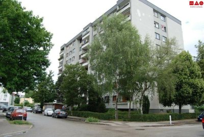 Großzügige 4-Zimmer-Familienwohnung mit Balkon &amp; Tiefgarage in zentraler Lage in Haid ab August verfügbar !
