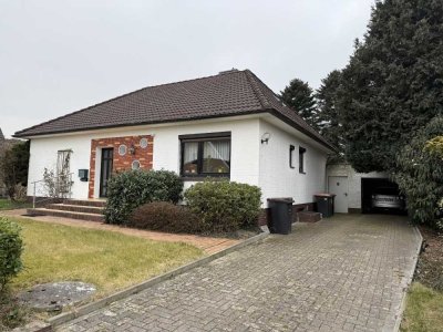 Einfamilienhaus mit großem Grundstück und Garage in Schortens zu verkaufen.