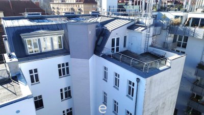 Stadtleben mit Panorama – Stilvolle Dachgeschosswohnung im Gründerzeithaus