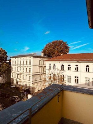 In Potsdam: helle 4 Zimmer EG Wohnung  ohne Balkon und vermietete DG Wohnung 4.OG ohne BK