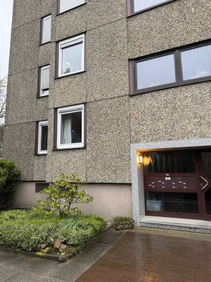 Schöne 3-Zimmer Wohnung mit Balkon , Einbauküche und Parkplatz, im grünen und ruhigen Teil