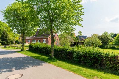 Wohnhaus auf großem Grundstück in Schwabstedt - sep. Bauplatz möglich