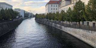 Exklusives Wohnen & Arbeiten am Wasser im Regierungsviertel – Teilgewerbe möglich