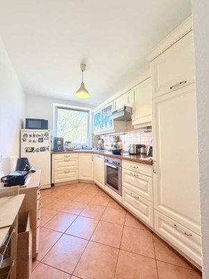Gut geschnittene 4-Zimmer-Wohnung mit Balkon und Einzelgarage – vermietet – in Bayreuth/Birken