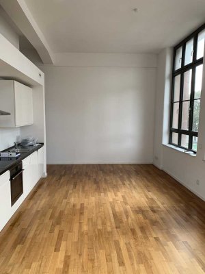 Luxuriöses 2-Zimmer Loft im 1. OG in Frankfurt Ostend
