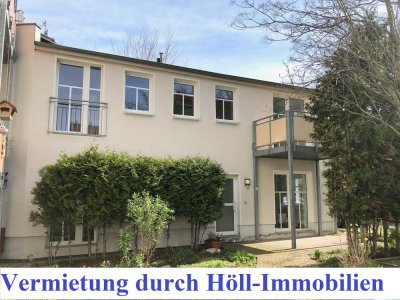 Höll-Immobilien vermietet: Kleines Haus mit Terrasse & Balkon in ruhiger Innenhoflage am Mühlweg 30