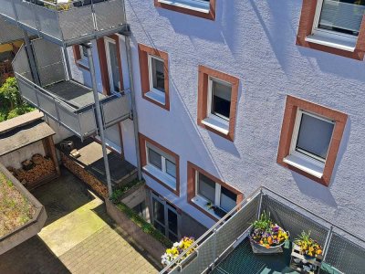 Helle 2 Zimmer Wohnung mit Balkon  in zentraler Lage