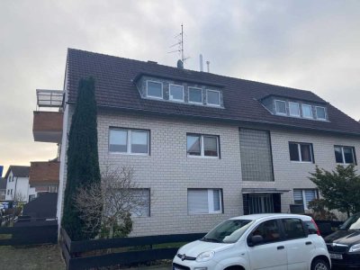 Helle 3-Zimmer Dachgeschoßwohnung mit Balkon und Garage