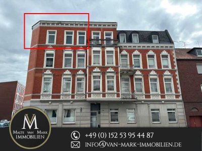 grosse Dachgeschosswohnung mit 4 geräumigen Zimmern, Küche, Bad und Balkon
