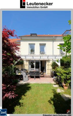 Großzügige Zimmer, ein liebevoll gestalteter Garten und Stadtbahnnähe: Reihenhaus in Aldingen
