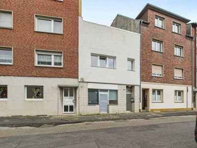 Mittendrin! Einfamilienhaus oder 2-Familienhaus mit Ladenlokal! Sie haben die Wahl