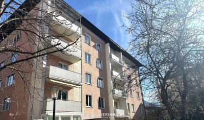 5700 Zell am See; ca. 95 m² Wohnung mit viel Potential ! raffinierter Grundriss, 2 Balkone, Kachelofen, Lift im Haus, ideal als Personalwohnung !!