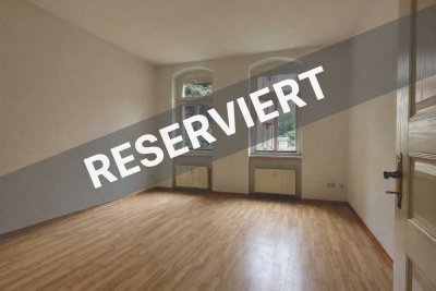 ! RESERVIERT ! Provisionsfrei: Sofort einziehen - helle 2,5-Zimmer-Altbauwohnung mit Glasfaser
