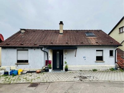 Sanierungsbedürftiges Haus mit viel Potenzial - Ein- oder Zweifamilienhaus möglich!