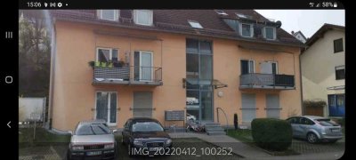 390 € - 23 m² - 1 Zimmer Mobiliert Renoviert 
und Balkon