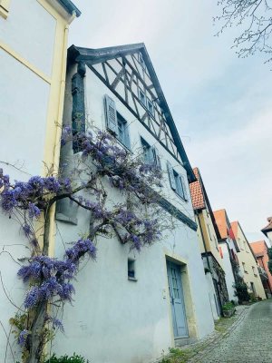 Einfamilienhaus mit Garage und Hof in Sulzfeld am Main