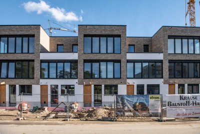 Ihr Haus am See: Neubau zum Erstbezug - 5 Zimmer auf 177 qm mit Dachterrasse, Terrasse und Garten