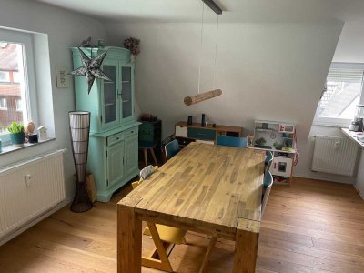 Stilvolle, sanierte 3,5-Zimmer-Wohnung mit Balkon und Einbauküche in Stuttgart