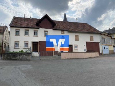 Handwerker aufgepasst: Einfamilienhaus mit großer Scheune!