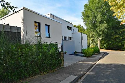 Welcome Home in Bredeney! Neuwertiges, stylisches Zuhause mit Doppelgarage & Einliegerwohnung