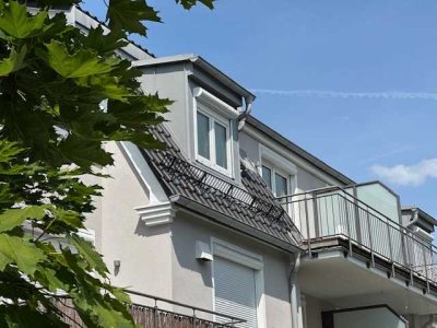 Lichtdurchflutete 2-Zimmer-Dachgeschoss-Wohnung per 01.07.2025 zu vermieten