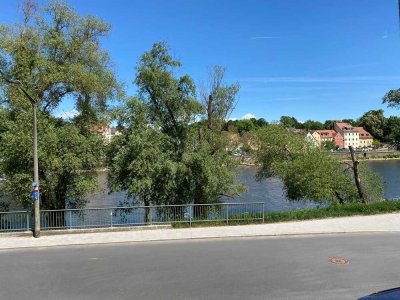Direkt am Fluss 2-Zimmer-Wohnung mit Ausblick in Innenstadt