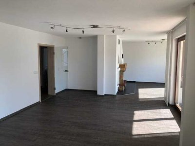 Reserviert - Schöne 4,5-Zi-Maisonettewohnung mit Garten, Hobbyraum und Doppelgarage in Nürtingen