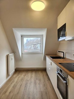 Frisch sanierte Dachgeschosswohnung mit neuer Einbauküche
