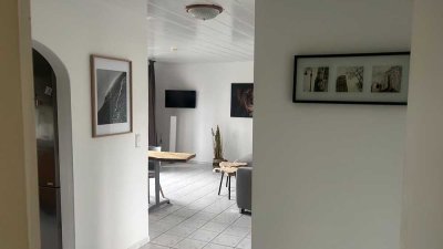 Vollständig renovierte und möblierte 2-Zimmer-Wohnung mit Balkon und Einbauküche in Oberhausen