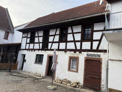 Renoviertes 3 ZKB Fachwerkhaus mit Hof Balkon und Einbau Küche