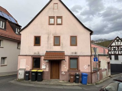 ZFH mit zwei Wohneinheiten in Leinach (Umbau in EFH möglich)