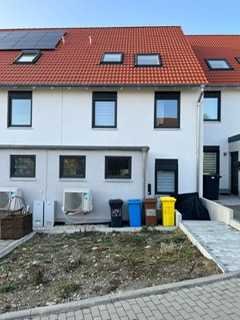 Neubau in Jena: Modernes Reihenhaus mit viel Platz