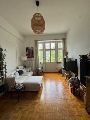 Charmante 2-ZKB-Altbauwohnung mit Balkon und hohen Decken