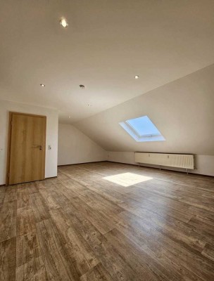 Wunderschöne Dachgeschosswohnung in Kliniknähe