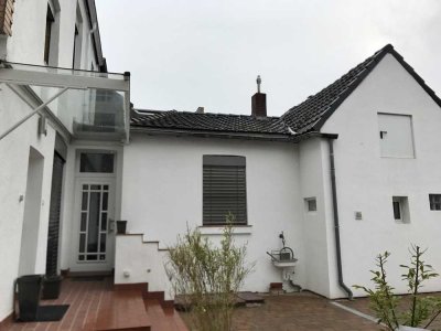 Freundliche 2-Zimmer-Wohnung mit Einbauküche in Meerbusch
