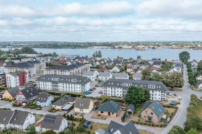 Wohnen "Zur Yachtwerft"!  Exklusive 3-Raum-DG mit Wannenbad, Fußbdhzg., Fahrstuhl u. Terrasse