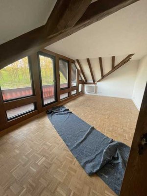 Schöne 5-Zimmer-Dachgeschosswohnung mit gehobener Innenausstattung mit Balkon in Lennestadt