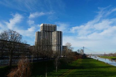 Maisonette-Träume über dem Neckar – 3 Zimmer im 9. OG des Collini Centers