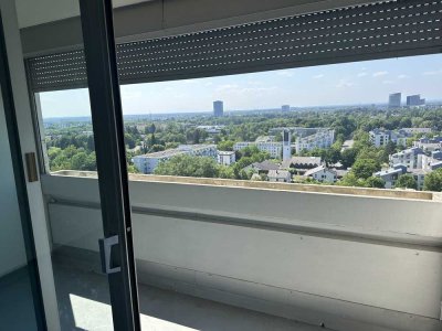 Stilvolle, modernisierte 4-Zimmer--Wohnung mit geh. Innenausstattung mit5 Balkonen und EBK