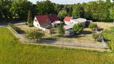 Freistehendes Wohnhaus mit Einliegerwohnung & Fahrzeughalle