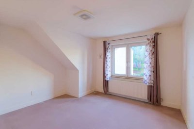 KLEINER. FEINER. DEINER.