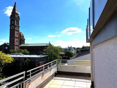 40 qm Dachterrasse über dem Kaiserplatz:  Schwabinger Penthouse mit 2,5 Zimmern