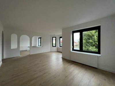 Ein- oder Zweifamilienhaus mit Garten und Pool in Groß Kreutz