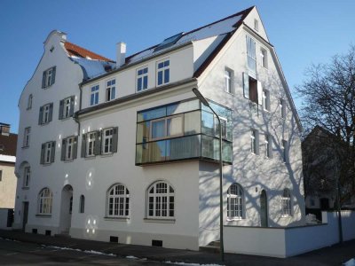 In Augsburg: Gepflegte Maisonette- Wohnung mit vier ZKB, Terrasse