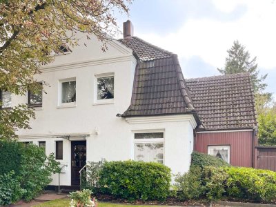 Doppelhaushälfte mit großem Grundstück in zentraler Lage von Neumünster