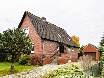 Freistehendes Ein- /Zweifamilienhaus mit Hof, Garten, Keller, Garage auf schönem  Grundstück!