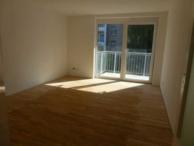 Stadtmitte-Ruhige,helle, gepflegte 2ZKB im 1.OG mit Parkett,Aufzug, gr.Südbalkon in einer Sackgasse