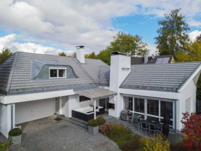Designer-Villa in exponierter Lage am Waldrand mit Garage