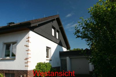 Einfamilienhaus mit Einliegerwohnung in ruhiger Lage