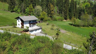 Ein Schmuckstück im Grünen. Ein- bis Zweifamilienhaus, ca. 160 m² Wfl., große Terrasse, Doppelgarage, Kamin uvm..